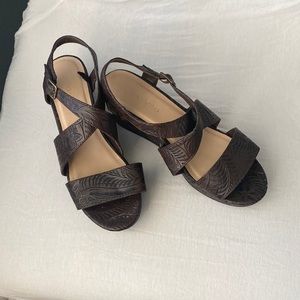 Bella vita sandals, brown.
